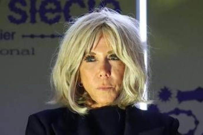 Brigitte Macron, la figlia testimone al processo: &quot;Sua salute rovinata da bullismo online&quot;