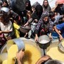 Gaza, al Jazeera: &quot;Altri tre morti per fame&quot;. Famiglie ostaggi ancora in protesta