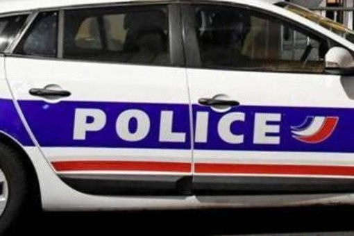 Francia, 14enne accoltella insegnante al liceo: la professoressa è grave, arrestato il ragazzo Francia, 14enne accoltella insegnante al liceo: la professoressa è grave, arrestato il ragazzo