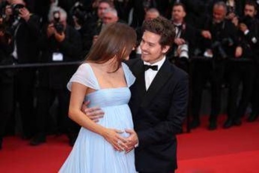 L'ex star di 'Zack e Cody' Dylan Sprouse e Barbara Palvin aspettano un figlio, la rivelazione a Cannes