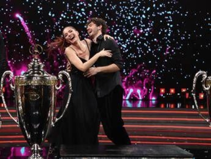 Delogu, promessa a Nikita: "Ti farò vincere il prossimo Ballando". Poi messaggio a Fialdini