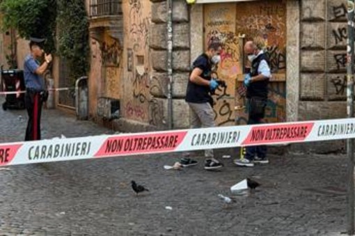 Roma, lite con spari in strada a Trastevere: ferito un 26enne Roma, lite con spari in strada a Trastevere: ferito un 26enne