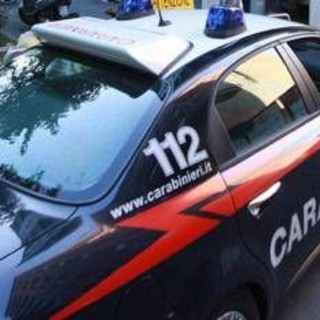 Offre passaggio in macchina a giovane vicina e abusa di lei, arrestato 62enne