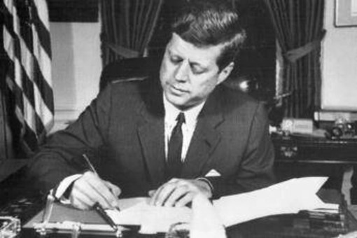 Trump: &quot;80mila documenti sull'omicidio di JFK saranno pubblicati&quot;