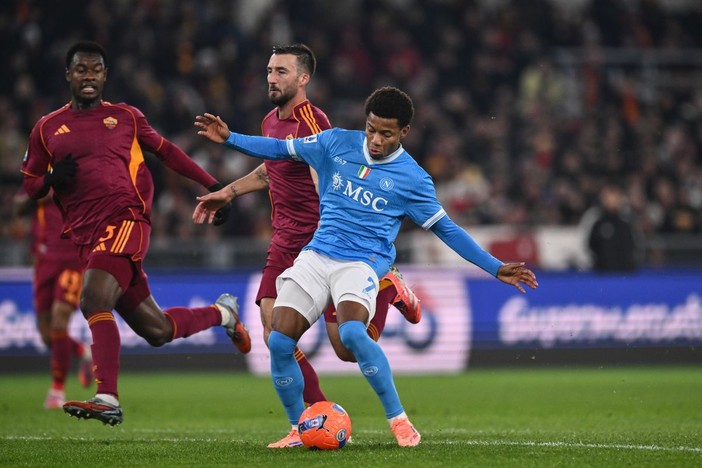 Vittoria e sorpasso, il Napoli vince 1-0 a Roma e torna in vetta Vittoria e sorpasso, il Napoli vince 1-0 a Roma e torna in vetta