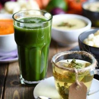 Dieta liquida sì o no? Quando serve e quando non va seguita