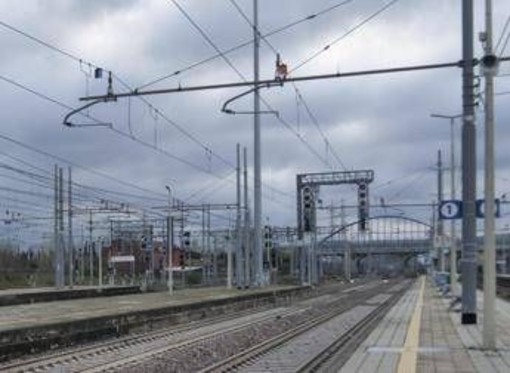 Caos a Ventimiglia, fulmine manda in tilt la sala comando della stazione: stop ai treni, ora la circolazione è in lenta ripresa Caos a Ventimiglia, fulmine manda in tilt la sala comando della stazione: stop ai treni, ora la circolazione è in lenta ripresa