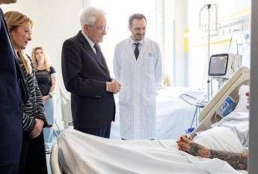 Auto sulla folla a Modena, cinque feriti ancora ricoverati: Mattarella e Meloni in visita Auto sulla folla a Modena, cinque feriti ancora ricoverati: Mattarella e Meloni in visita