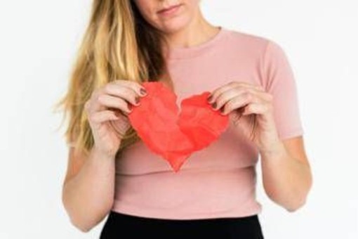 Dal poco sonno alla luce artificiale, ecco come si ammala il cuore: l'appello dei cardiologi Usa