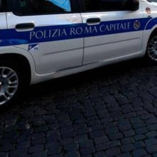 Roma, 14enne travolto da un suv su marciapiede davanti a scuola: è grave Roma, 14enne travolto da un suv su marciapiede davanti a scuola: è grave