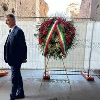 Operaio di 22 anni muore al Colosseo, Giuli chiude anfiteatro romano. Meloni: "Ogni sforzo perché tragedie simili non si ripetano più" Operaio di 22 anni muore al Colosseo, Giuli chiude anfiteatro romano. Meloni: "Ogni sforzo perché tragedie simili non si ripetano più"