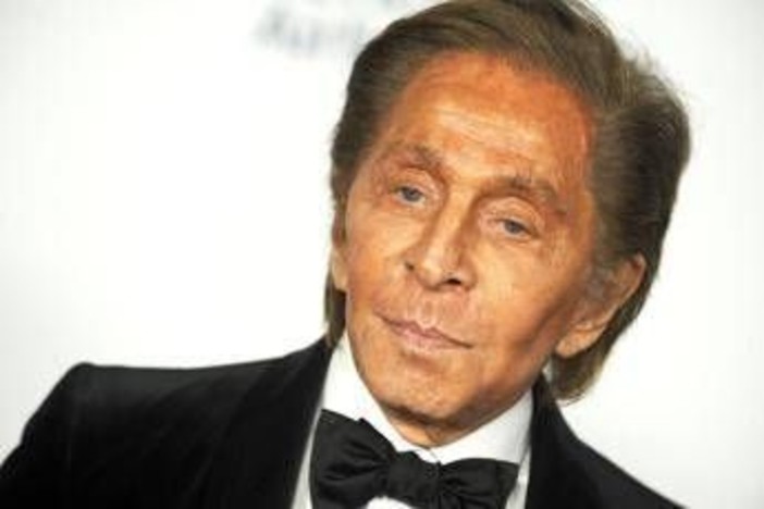 Roma saluta Valentino, oggi i funerali a piazza della Repubblica Roma saluta Valentino, oggi i funerali a piazza della Repubblica