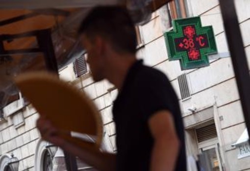 Caldo record verso il picco, terza ondata tra temporali al Nord e oltre 40°C al Sud: previsioni meteo Caldo record verso il picco, terza ondata tra temporali al Nord e oltre 40°C al Sud: previsioni meteo