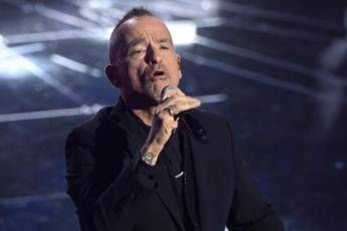 Eros Ramazzotti, da Bocelli a Ultimo: ecco i duetti di 'Una storia importante' Eros Ramazzotti, da Bocelli a Ultimo: ecco i duetti di 'Una storia importante'