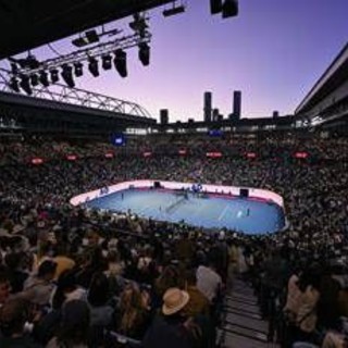Australian Open, malore sugli spalti: interrotta Alcaraz-Paul
