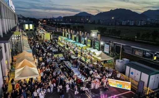 Cina, sale il fatturato legato ai consumi nelle vacanze del Primo Maggio Cina, sale il fatturato legato ai consumi nelle vacanze del Primo Maggio