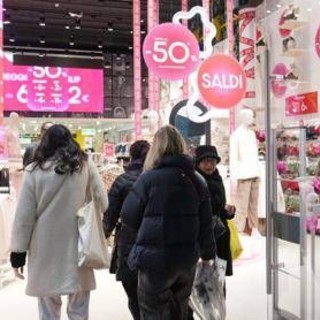 Saldi invernali 2026, dalla Lombardia al Lazio: quando iniziano Saldi invernali 2026, dalla Lombardia al Lazio: quando iniziano