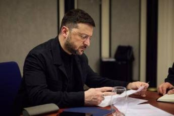 Ucraina-Russia, oggi a Berlino nuovo round per la pace: Zelensky pronto a rinunce