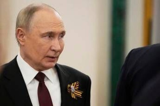 Ucraina, Russia: &quot;Putin fa il possibile per la pace, tregua solo con stop armi a Kiev&quot;