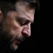 Trump insiste, Putin minaccia: Zelensky accerchiato sul piano Usa per l'Ucraina