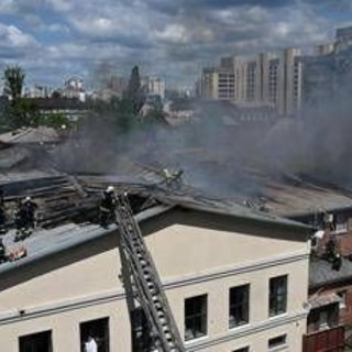 Ucraina, Russia non ferma le bombe: almeno 25 morti nei raid