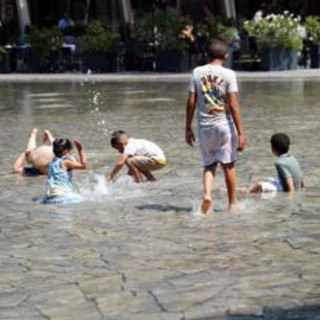 Caldo record, fino a domani 25 città da bollino rosso: quando arriva la svolta Caldo record, fino a domani 25 città da bollino rosso: quando arriva la svolta