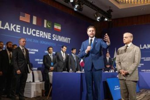 Usa-Iran, finito il primo round di negoziati. I mediatori: "Progressi incoraggianti" Usa-Iran, finito il primo round di negoziati. I mediatori: "Progressi incoraggianti"