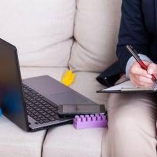 Bonus mamme lavoratrici, c'è tempo fino al 9 dicembre per richiederlo: cosa fare e a chi spetta