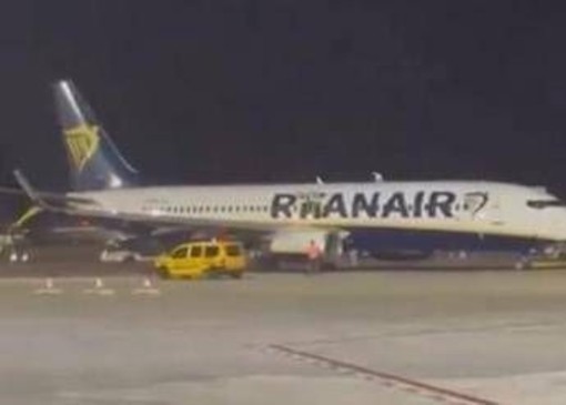 Spagna, incendio su volo Ryanair a Maiorca: 18 feriti lievi - Video