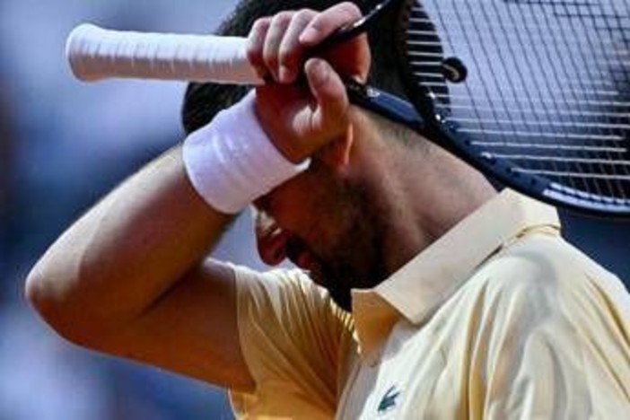 Djokovic 'nervoso' agli Internazionali: il gesto... verso il cielo Djokovic 'nervoso' agli Internazionali: il gesto... verso il cielo