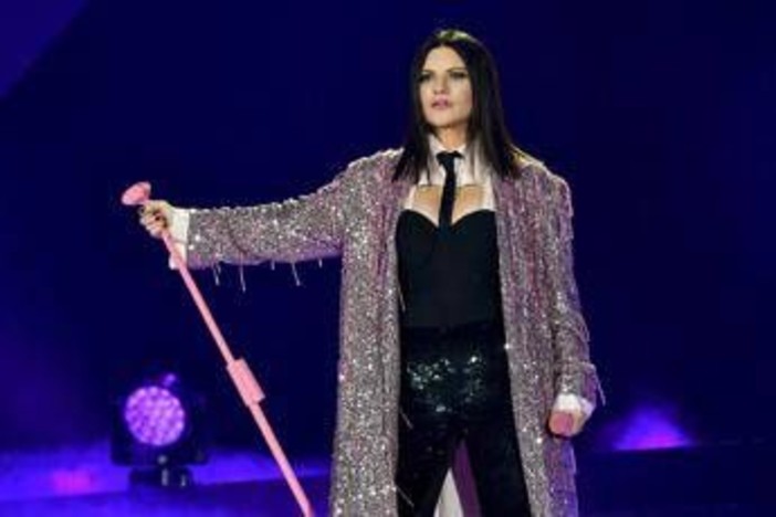 Laura Pausini ferma il concerto in Perù e gela la prima fila: "Non conoscete le canzoni"