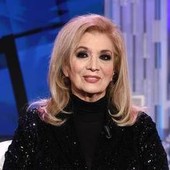 Iva Zanicchi e la caduta, il racconto a Verissimo: "C'era un buco..." Iva Zanicchi e la caduta, il racconto a Verissimo: "C'era un buco..."