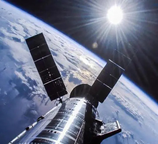 Musk “Costellazioni di satelliti per gestire il riscaldamento terrestre”