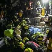 Terremoto in Colombia, donna di 32 anni estratta viva dalle macerie di un albergo tre giorni dopo il sisma: "C'è speranza"