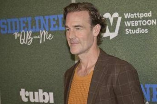 James Van Der Beek, all'asta cimeli di 'Dawson's Creek' per pagare le cure contro il tumore