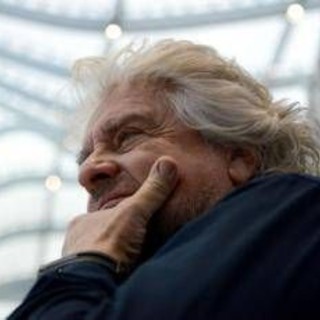 Beppe Grillo, il ritorno sul blog : "Politici? Come zombie nei palazzi"