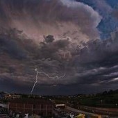 Temporali e grandine al Nord: allerta arancione in Lombardia, gialla in 8 regioni Temporali e grandine al Nord: allerta arancione in Lombardia, gialla in 8 regioni