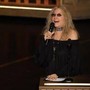 Barbra Streisand commuove agli Oscar 2026: in ricordo di Robert Redford canta 'The Way We Were' Barbra Streisand commuove agli Oscar 2026: in ricordo di Robert Redford canta 'The Way We Were'