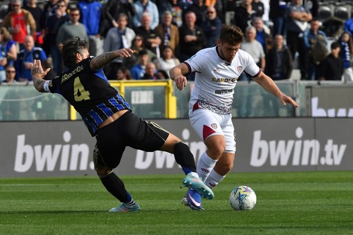 Il Pisa in dieci piega 3-1 il Cagliari, doppietta di Caracciolo Il Pisa in dieci piega 3-1 il Cagliari, doppietta di Caracciolo