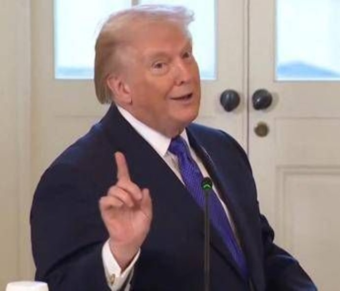 Minneapolis, Trump apre alla possibilità che Ice lasci città: "Riesaminiamo tutto"