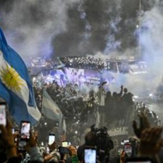 Mondiali, l'Argentina rientra a Buenos Aires senza festa e senza Messi dopo il ko in finale