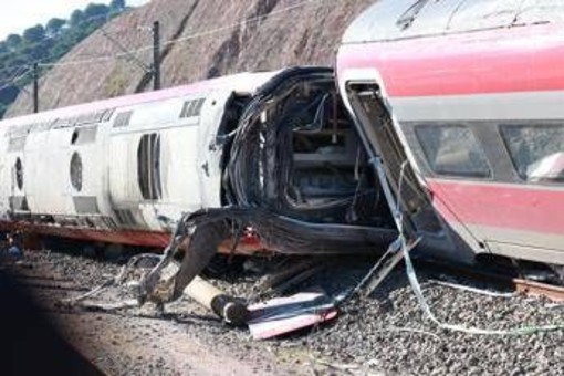 Scontro tra treni in Spagna, il rapporto sull'incidente: "Frattura rotaia possibile causa"
