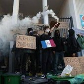 Francia, proteste e cortei contro tagli al bilancio: 99 persone fermate