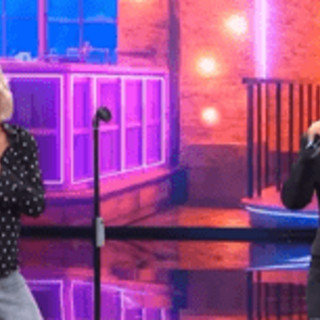 Tu si que vales, Emma canta e Maria De Filippi la imita: la gag esilarante