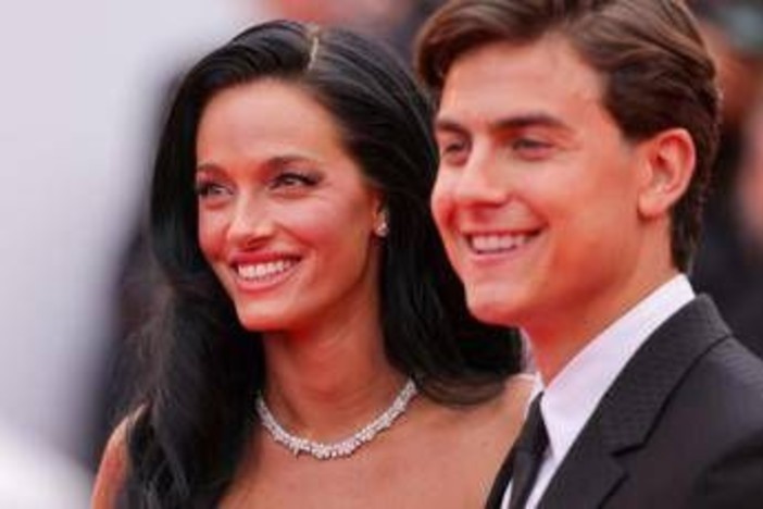 Oriana Sabatini sorprende Dybala, il regalo per l'anniversario di matrimonio