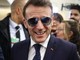 Macron e il look 'Top Gun' a Davos: occhiali specchiati tra stile e ironia sui social Macron e il look 'Top Gun' a Davos: occhiali specchiati tra stile e ironia sui social