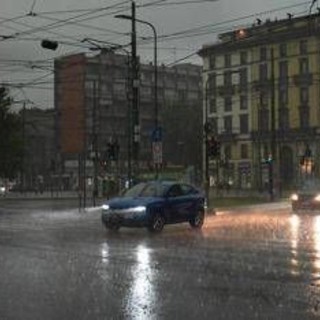 Allerta meteo oggi 28 luglio in 12 Regioni: temporali, grandine e forti raffiche di vento