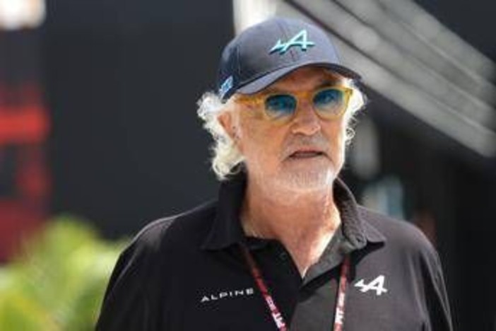 Flavio Briatore, funerali di Papa Francesco: &quot;Ore di fila solo per i selfie&quot;
