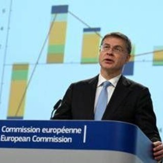 Pil, Ue taglia stime Italia: nel 2025 +0,4%. Cala il deficit Pil, Ue taglia stime Italia: nel 2025 +0,4%. Cala il deficit