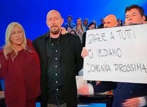 Domenica In, Mara Venier sbotta con Teo Mammucari: "Sei un pirla" Domenica In, Mara Venier sbotta con Teo Mammucari: "Sei un pirla"